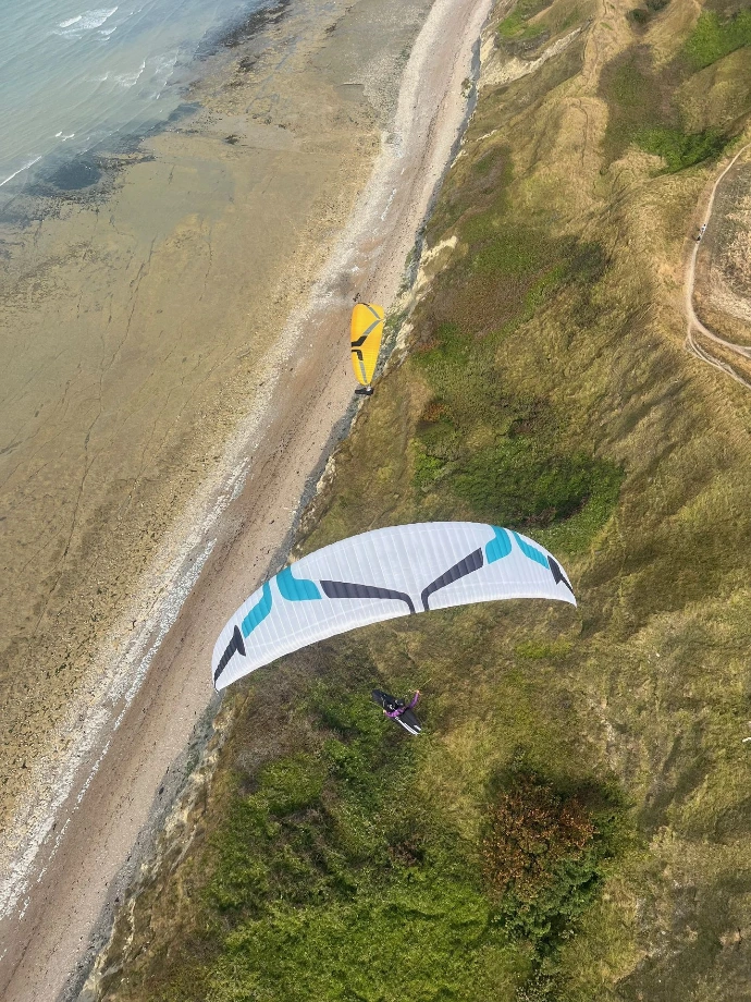 Gleitschirm über der Düne